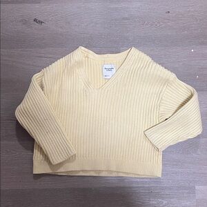 Abercrombie & Fitch V-Neck Ribbed Sweater in a Soft Yellow